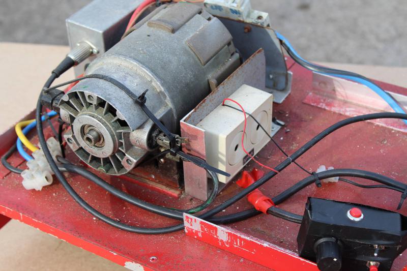 5 inch narrow gauge battery-electric shunter