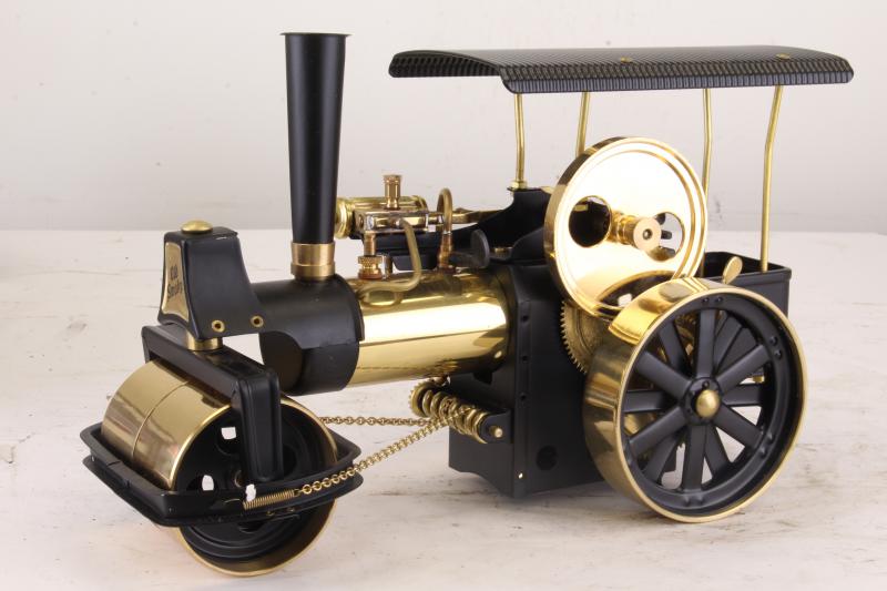 New boxed Wilesco D366 steam roller with water bowser