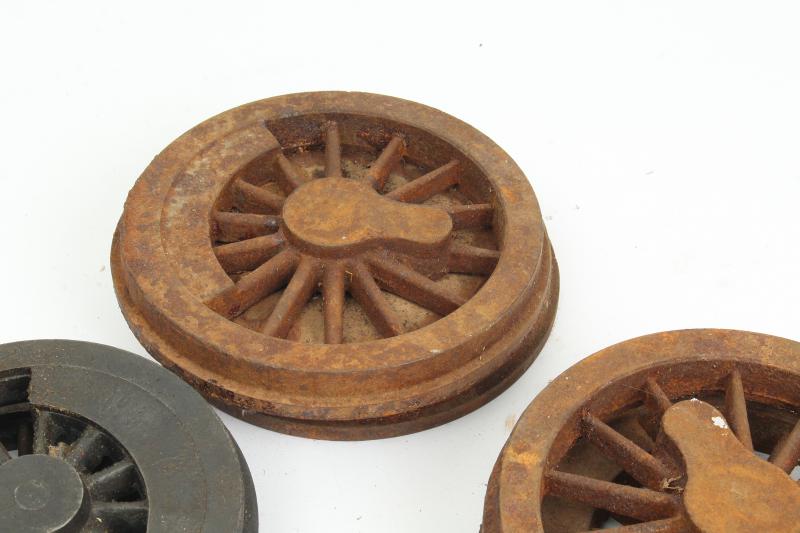 Set of six driving wheel castings
