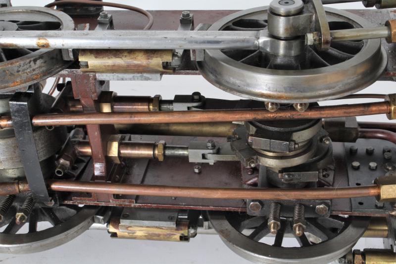 Oscillating cylinder vertical boiler locomotive