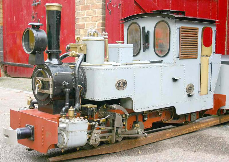 7 1/4 inch gauge Jung 0-6-2 locomotive & tender