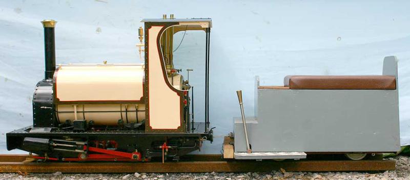 7 1/4 inch gauge Hunslet with driving trolley