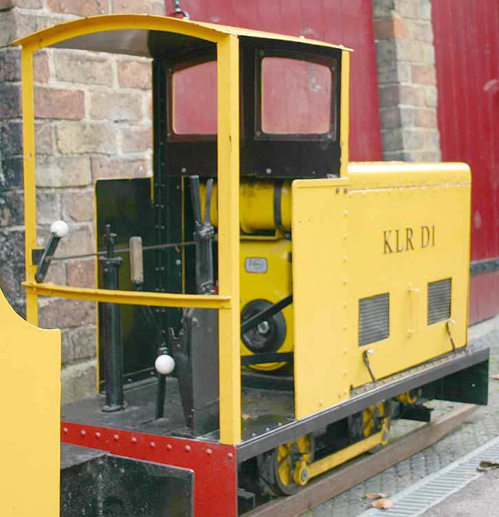 7 1/4 inch gauge petrol shunter with driving truck
