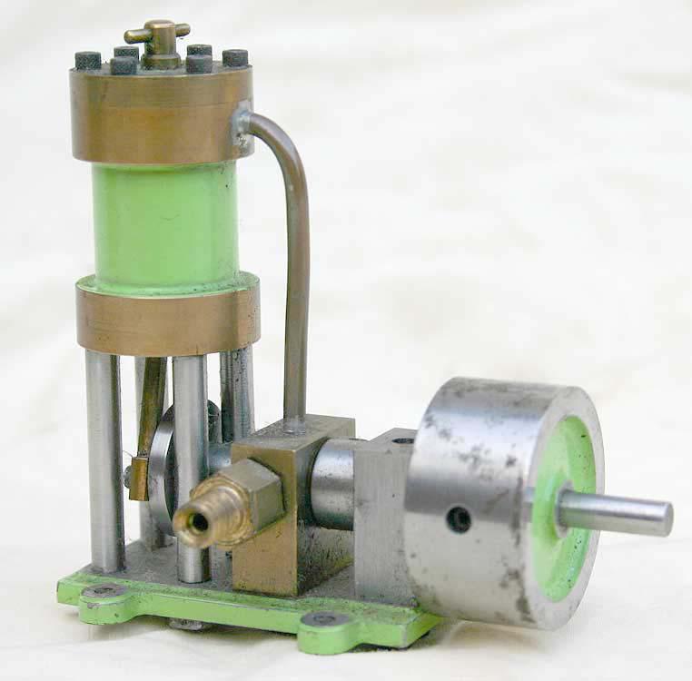 Small single cylinder sleeve valve vertical engine
