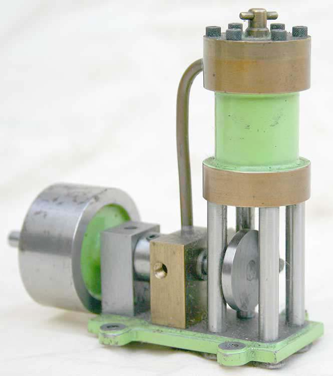 Small single cylinder sleeve valve vertical engine
