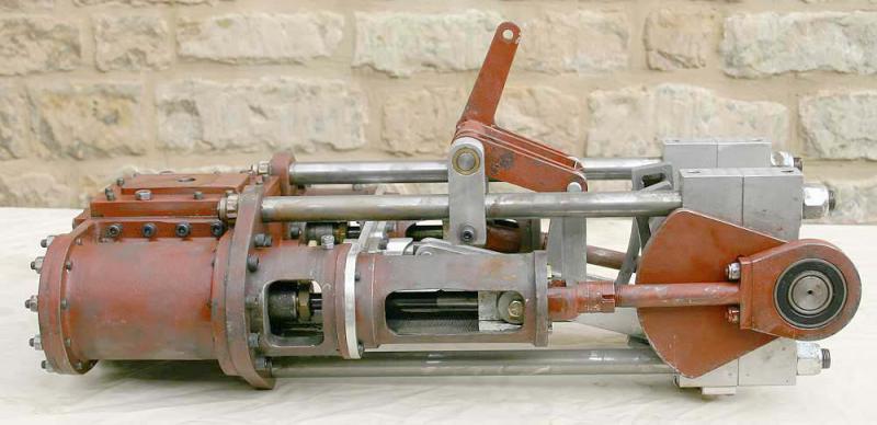 Twin cylinder steam car engine