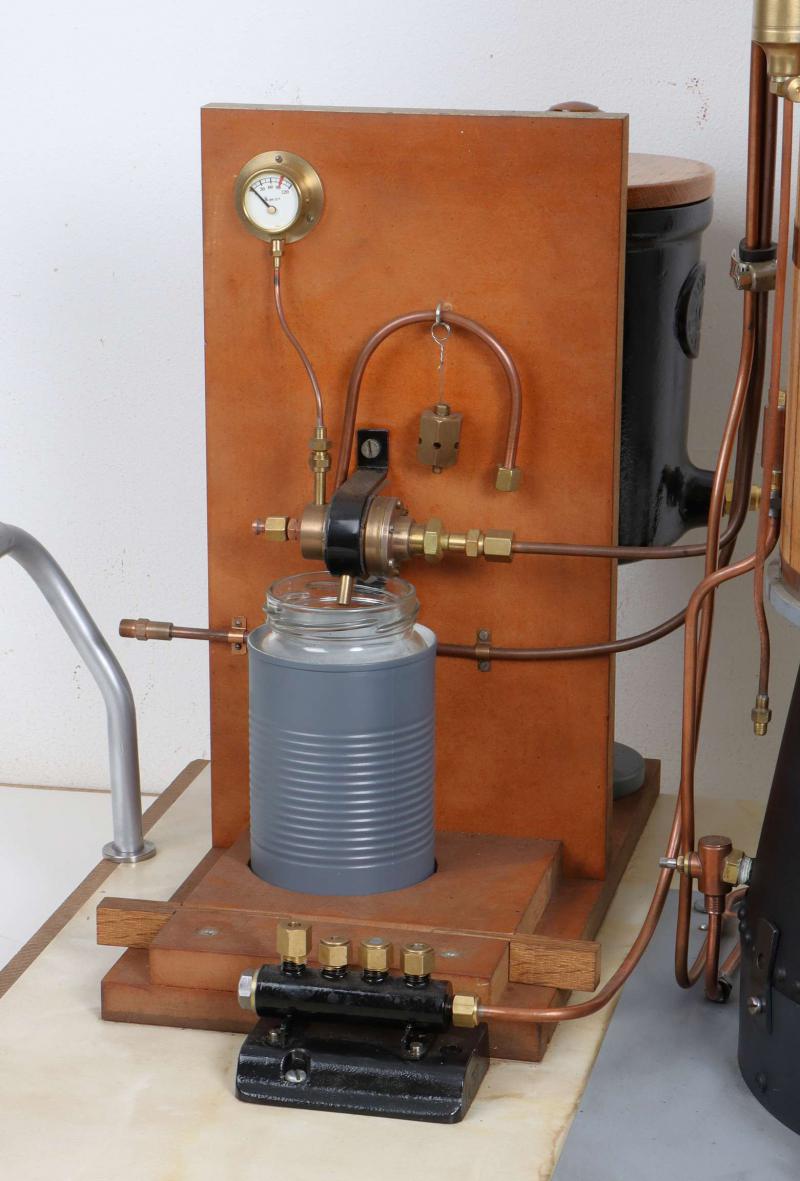 Vertical boiler with injector test rig