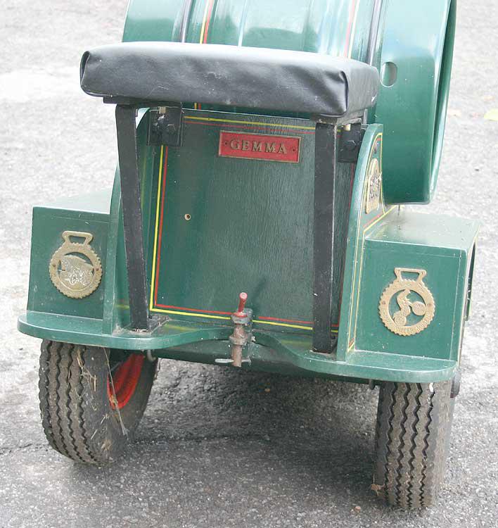 4 inch scale traction engine driving trolley