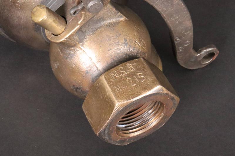 Standard gauge locomotive chime whistle and valve