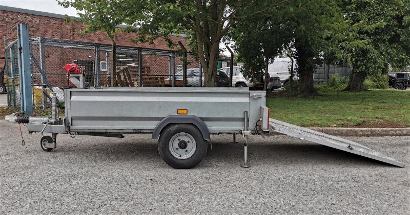 Single axle braked trailer with electric winch