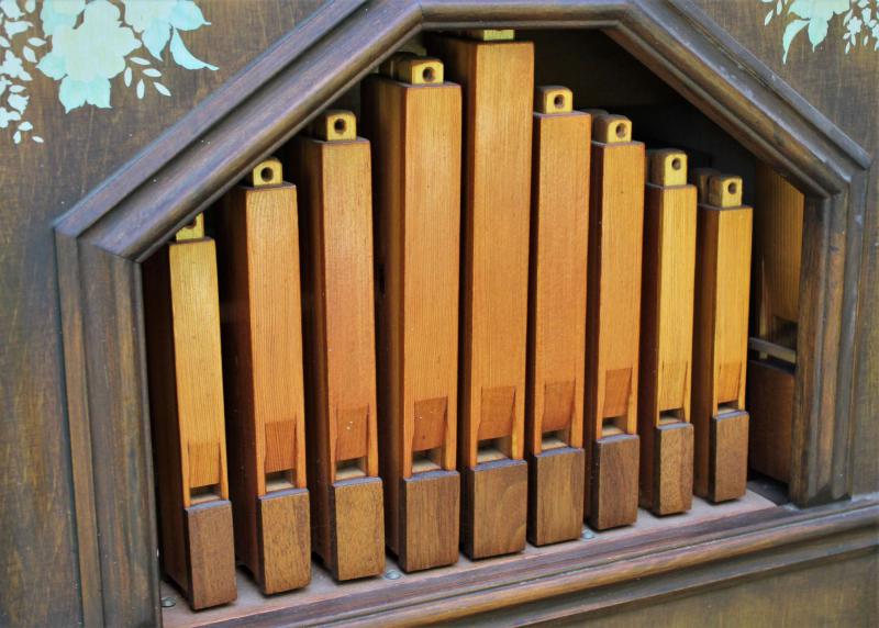 Trueman hand-turned pipe organ