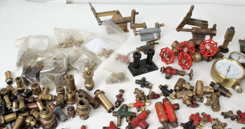 Box of fittings, injectors, gauges, hand pumps
