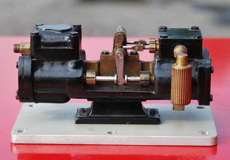 Horizontal steam pump
