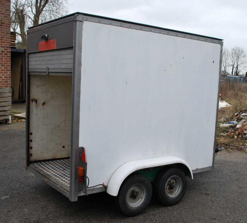 Four wheel box trailer