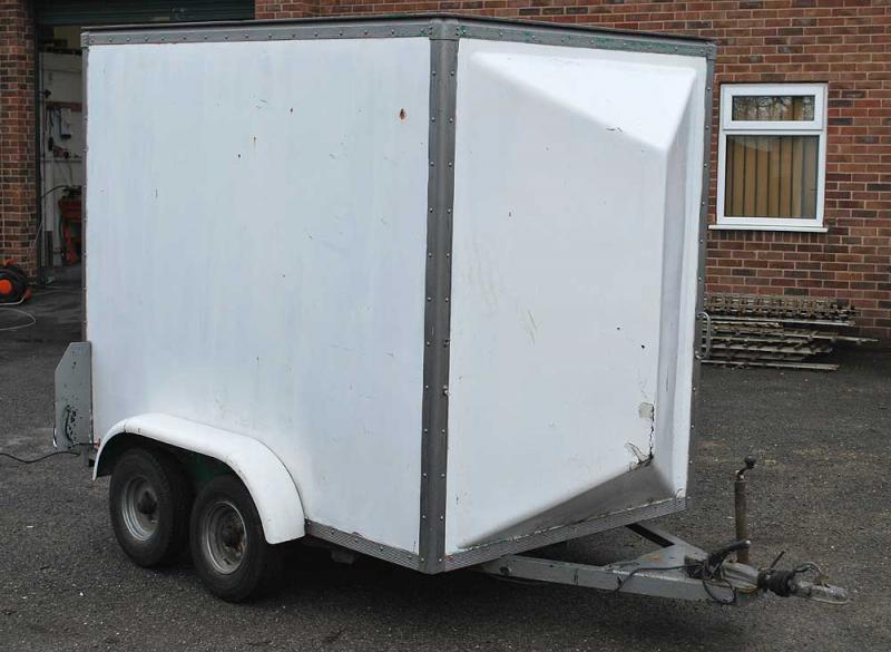 Four wheel box trailer