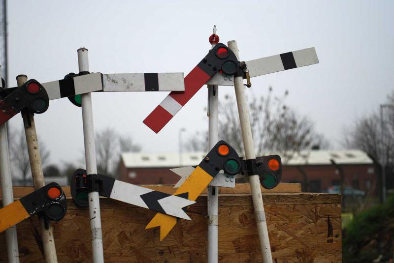 Set garden railway signals