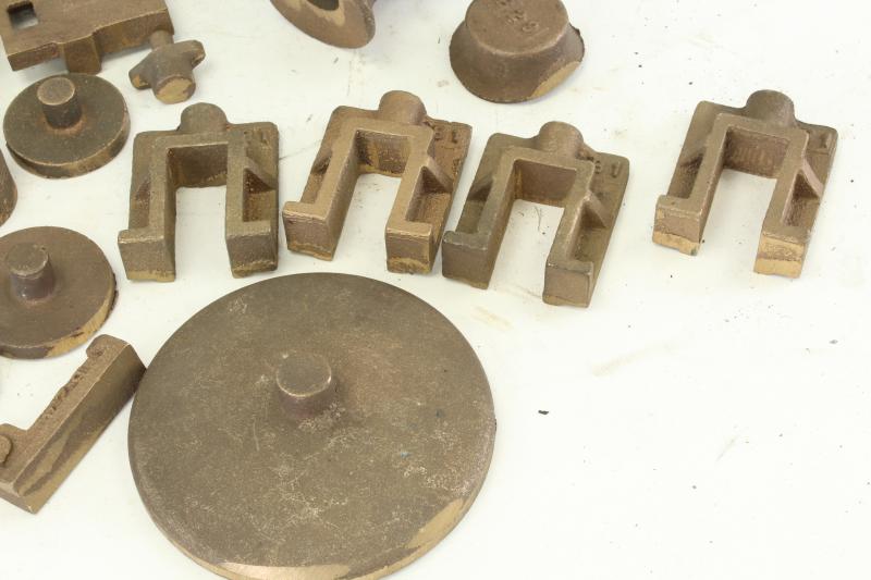 Box of assorted gunmetal castings