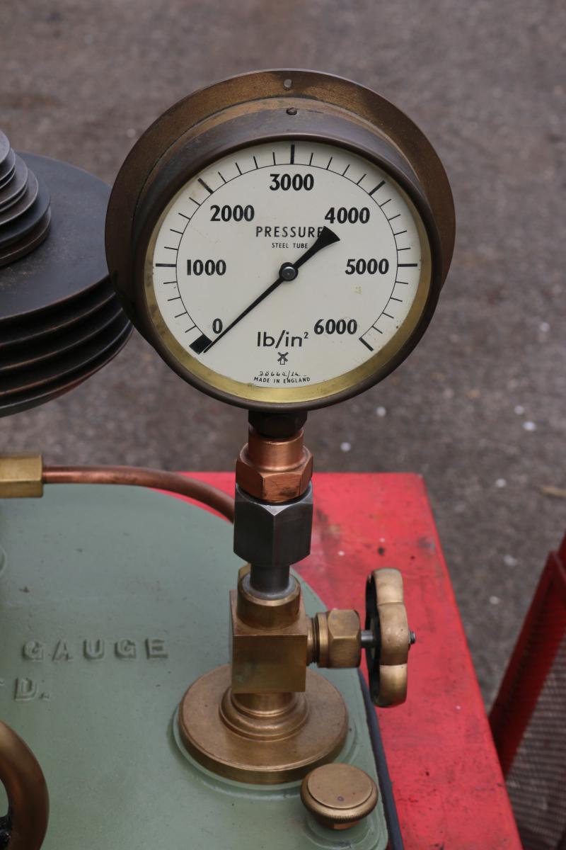 Budenberg deadweight pressure gauge tester with weights