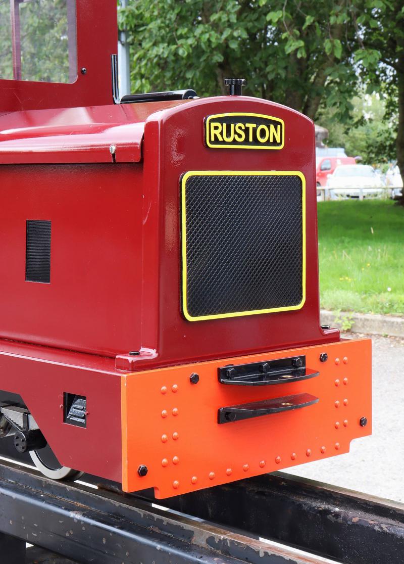 5 inch gauge Maxitrak Ruston 0-4-0 battery electric