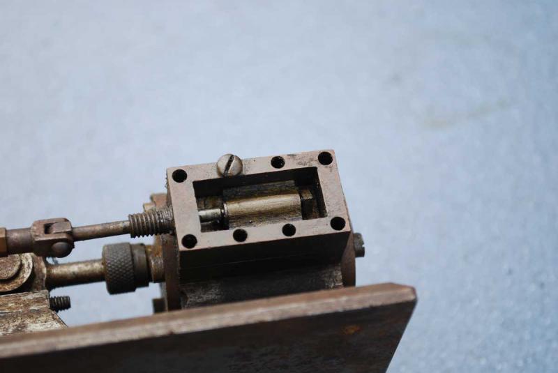 Small horizontal stationary engine