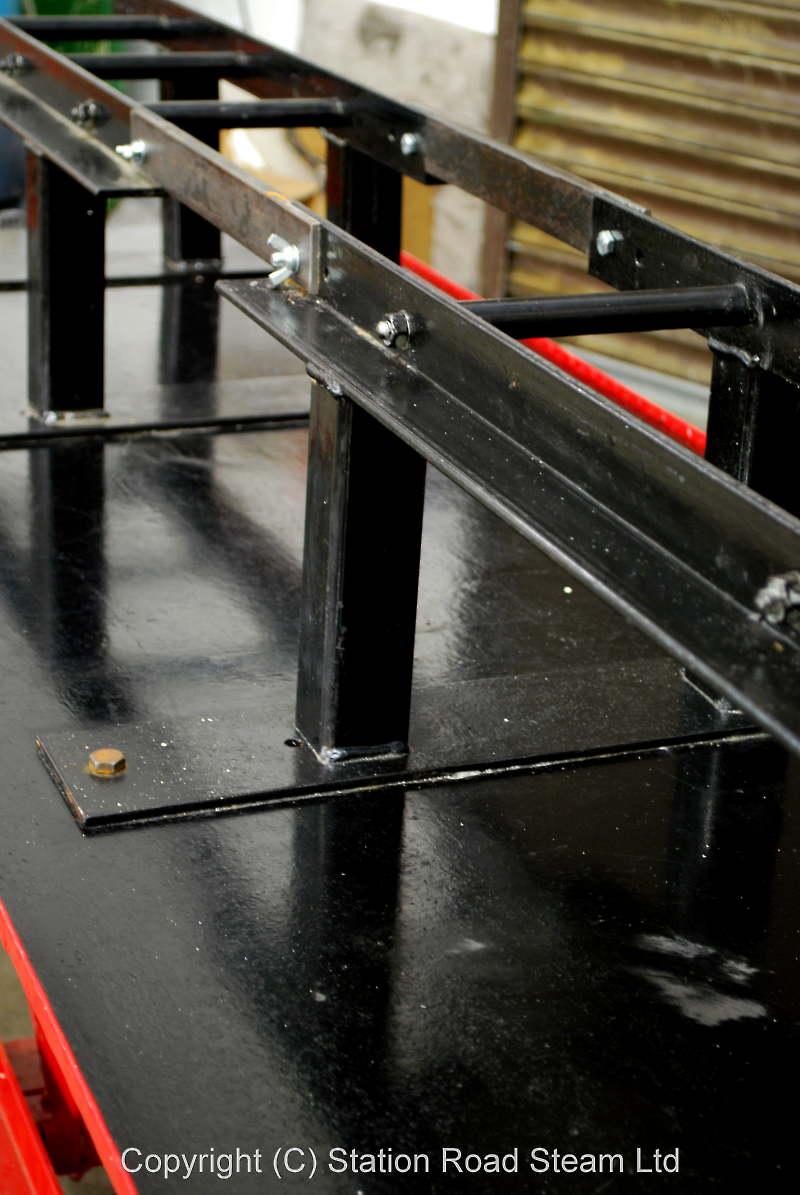 Hydraulic work bench with 7 1/4 track