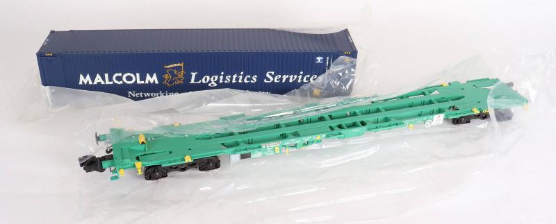 Pair of Gauge 1 Aristocraft container wagons and flat car