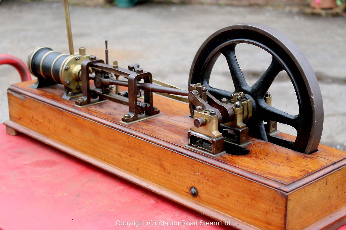 Old horizontal engine with reversing gear