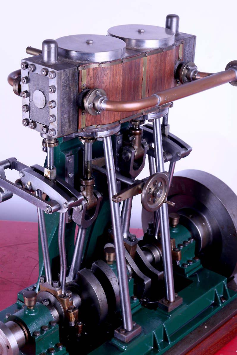 Vertical twin engine with reversing gear