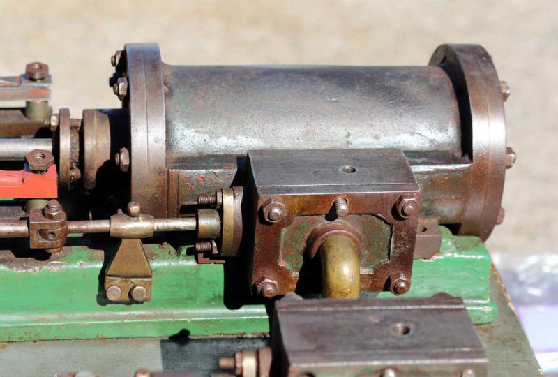 Twin cylinder workshop engine
