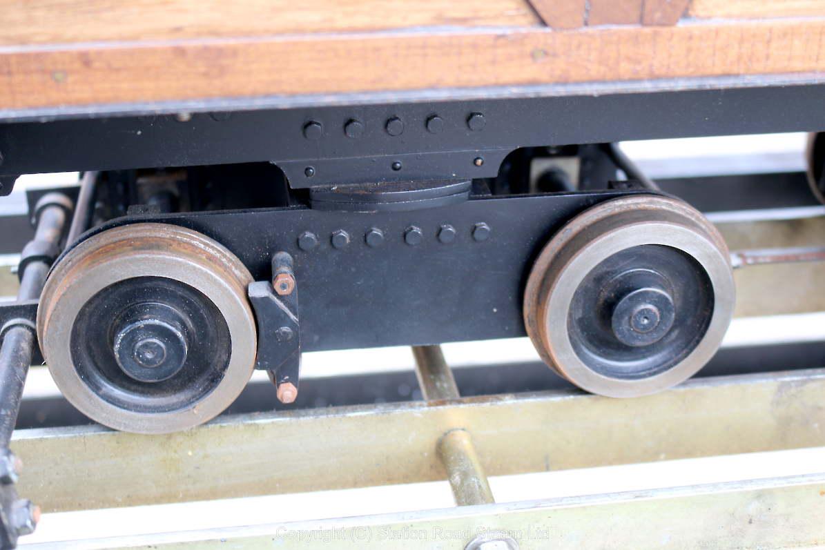 5 inch gauge ground level braked box van driving truck