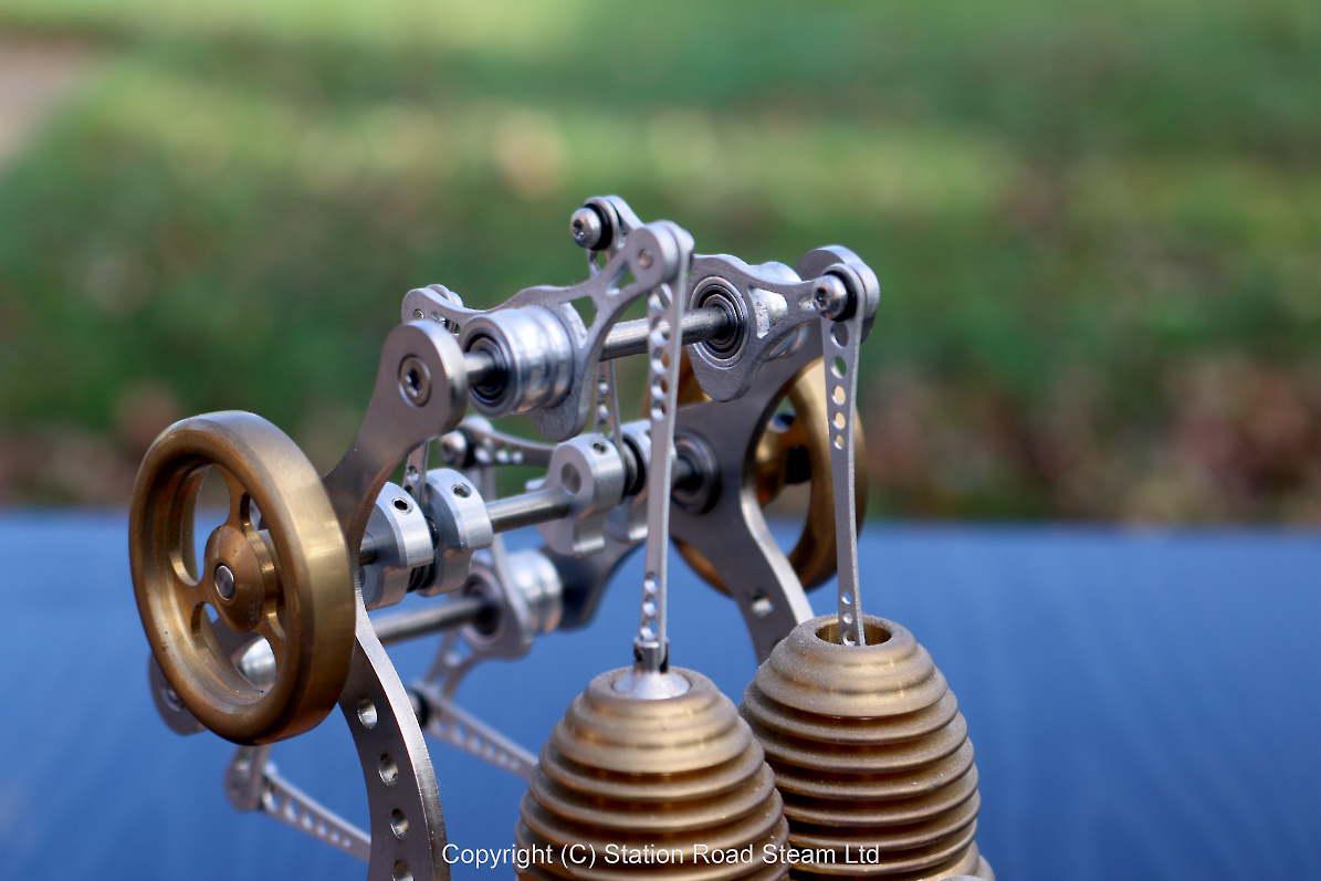 Bohm twin cylinder hot air engine