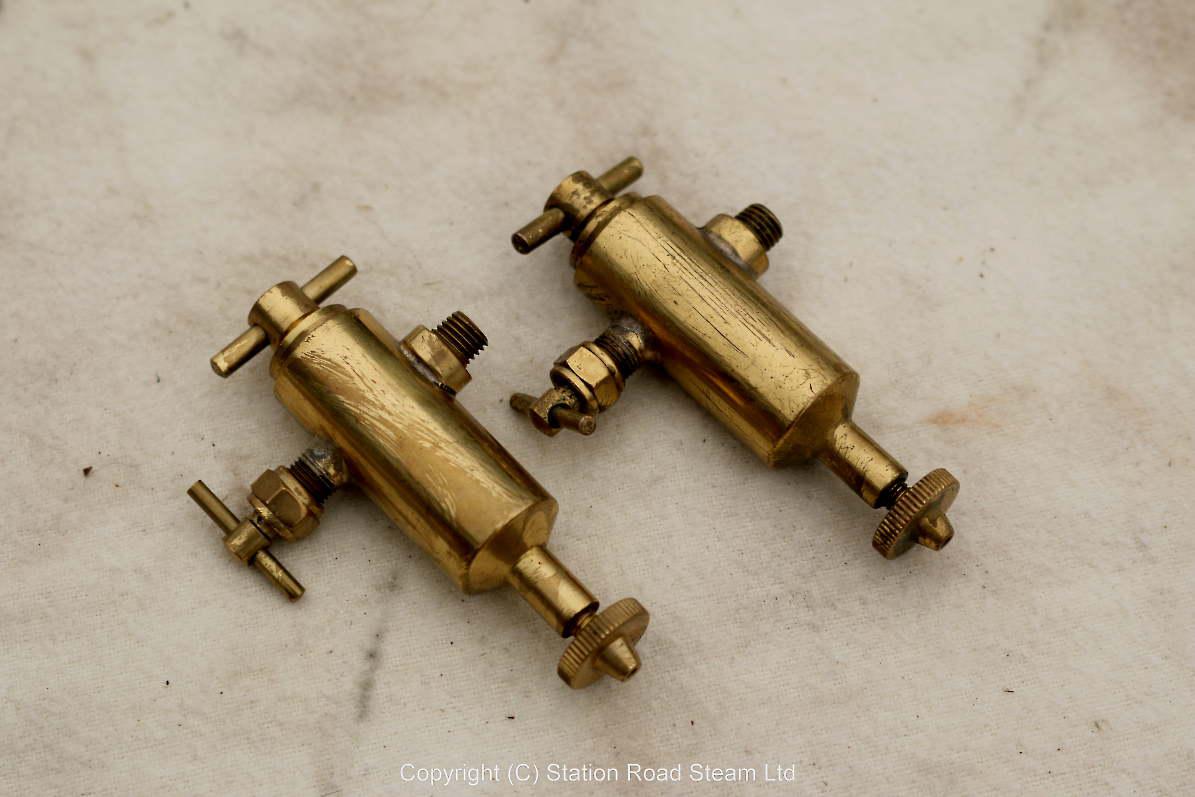 Pair small displacement lubricators