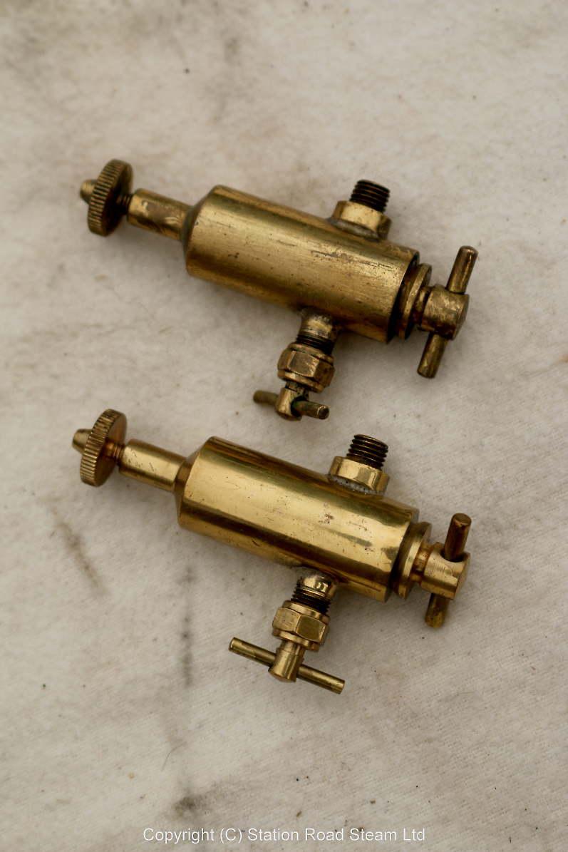 Pair small displacement lubricators