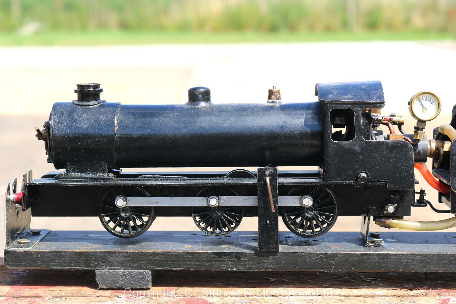 O-gauge gas-fired 0-6-0 tender locomotive