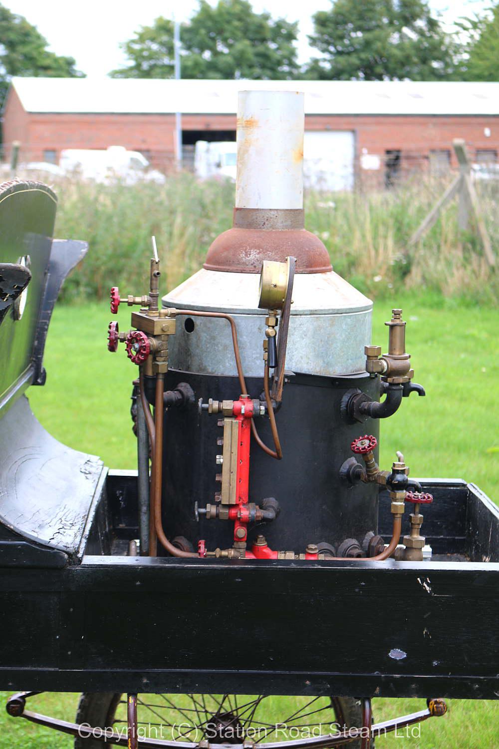Steam car with Locomobile engine