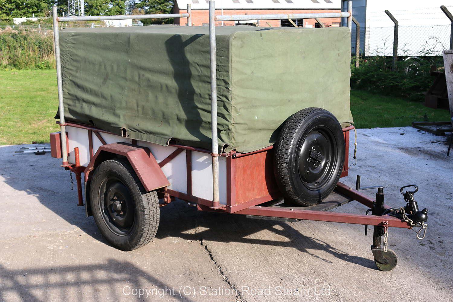 Road trailer fitted for 7 1/4 inch gauge locomotive