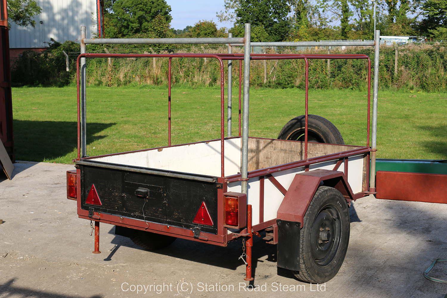 Road trailer fitted for 7 1/4 inch gauge locomotive