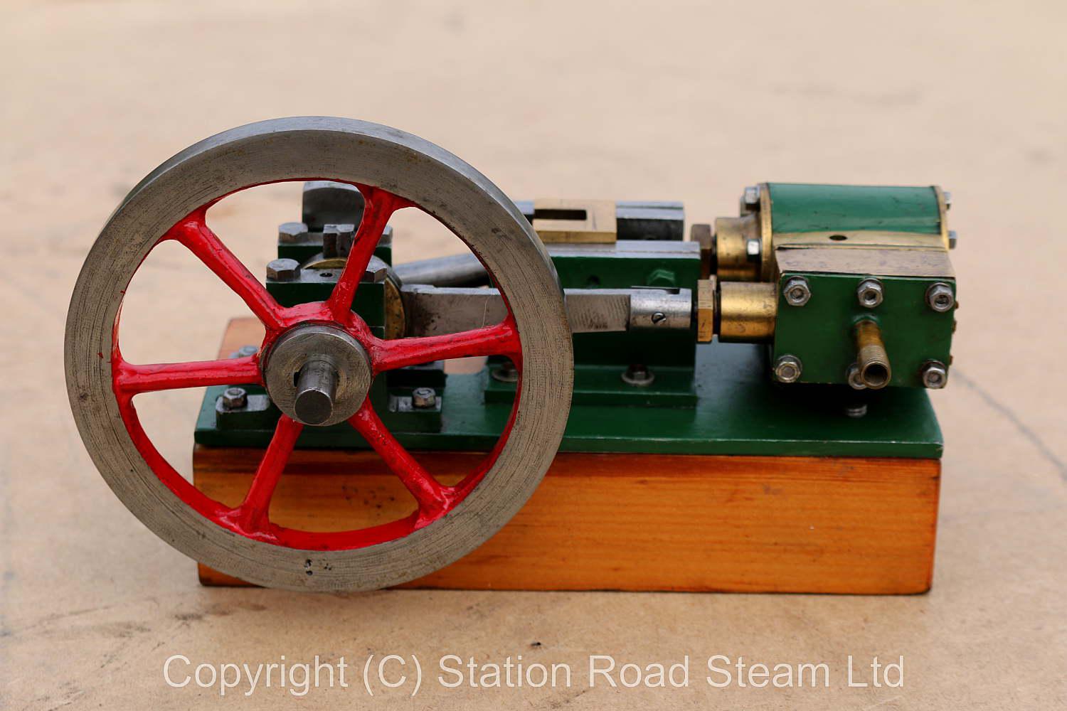 Small scratch-built horizontal mill engine