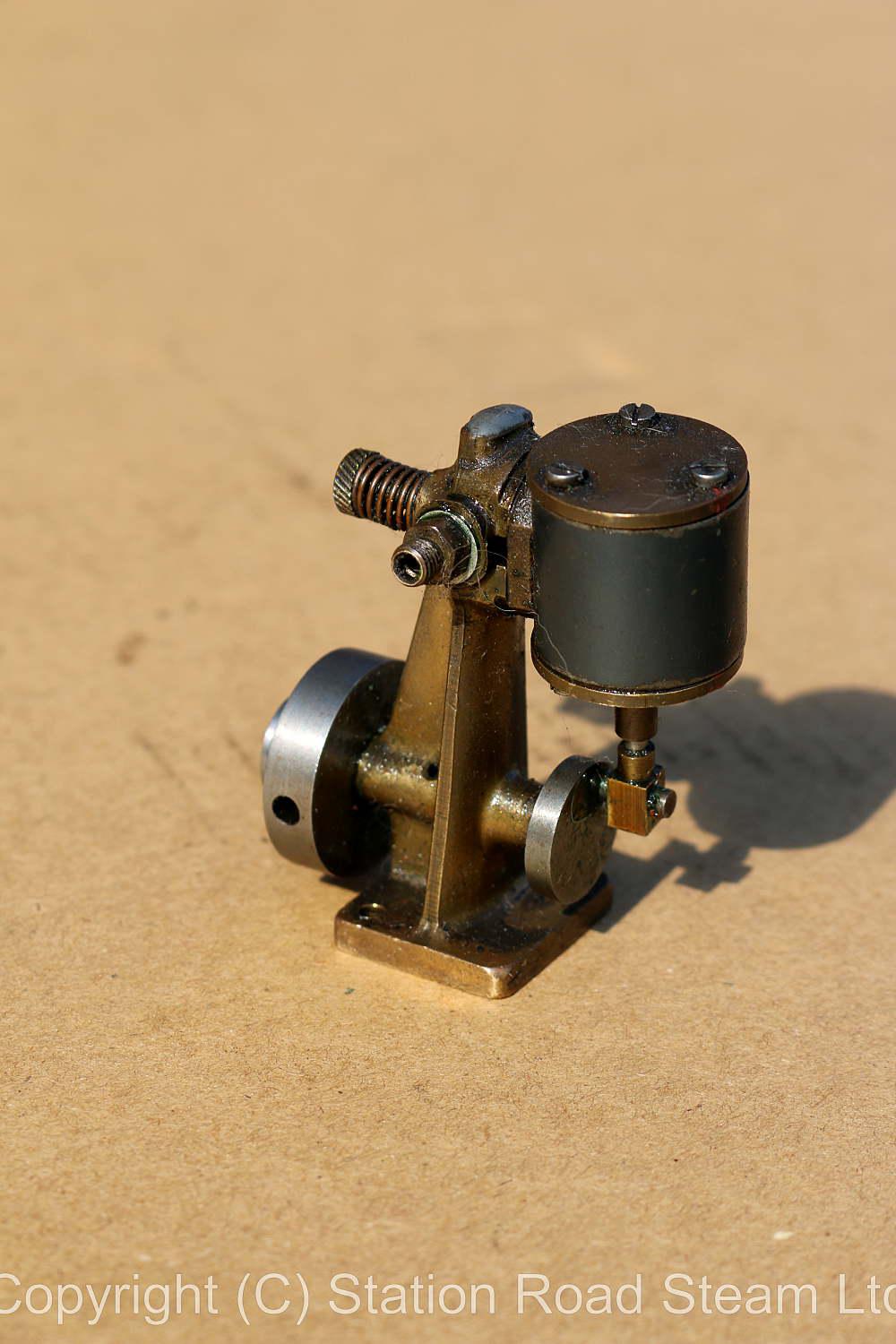 Very small single cylinder oscillating engine