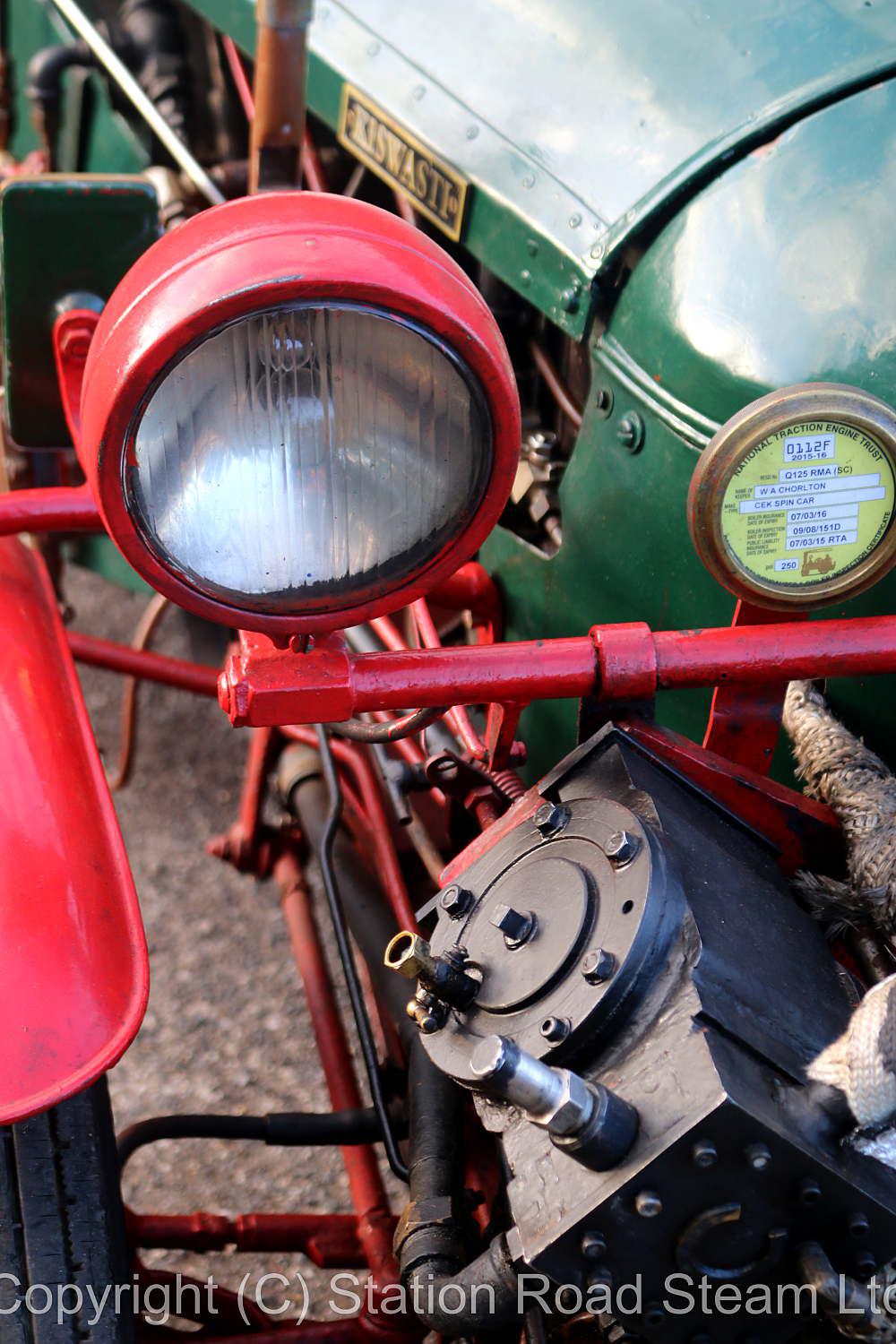 V-twin steam tricycle
