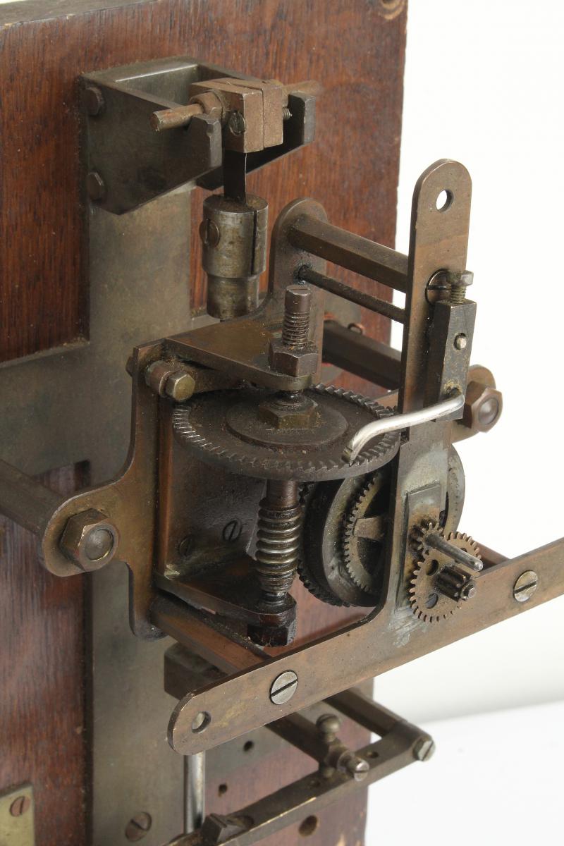 Hipp toggle electric clock for restoration
