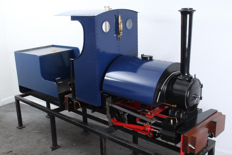 7 1/4 inch gauge Bagnall 0-4-0ST with tender