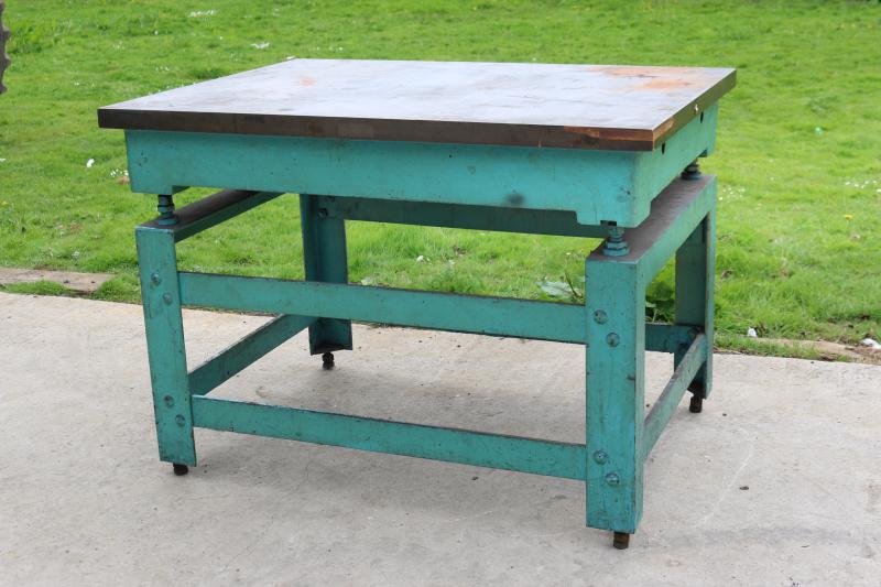 Crown Windley surface table