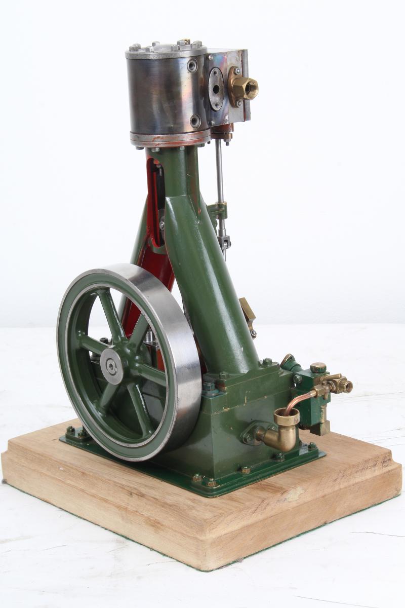 Large single cylinder vertical steam engine