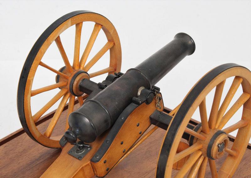 Model early American field gun