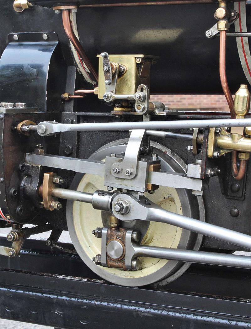 7 1/4 inch gauge "Wren" 0-4-0ST with slate wagon 