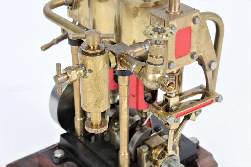 Vertical engine with Stephenson's reversing gear