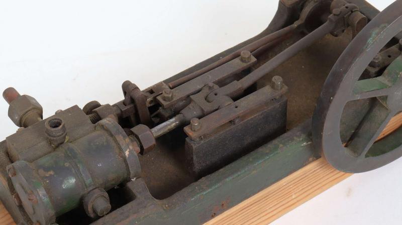 Vintage horizontal mill engine with reversing gear
