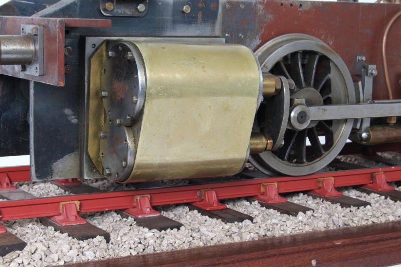 Oscillating cylinder vertical boiler locomotive