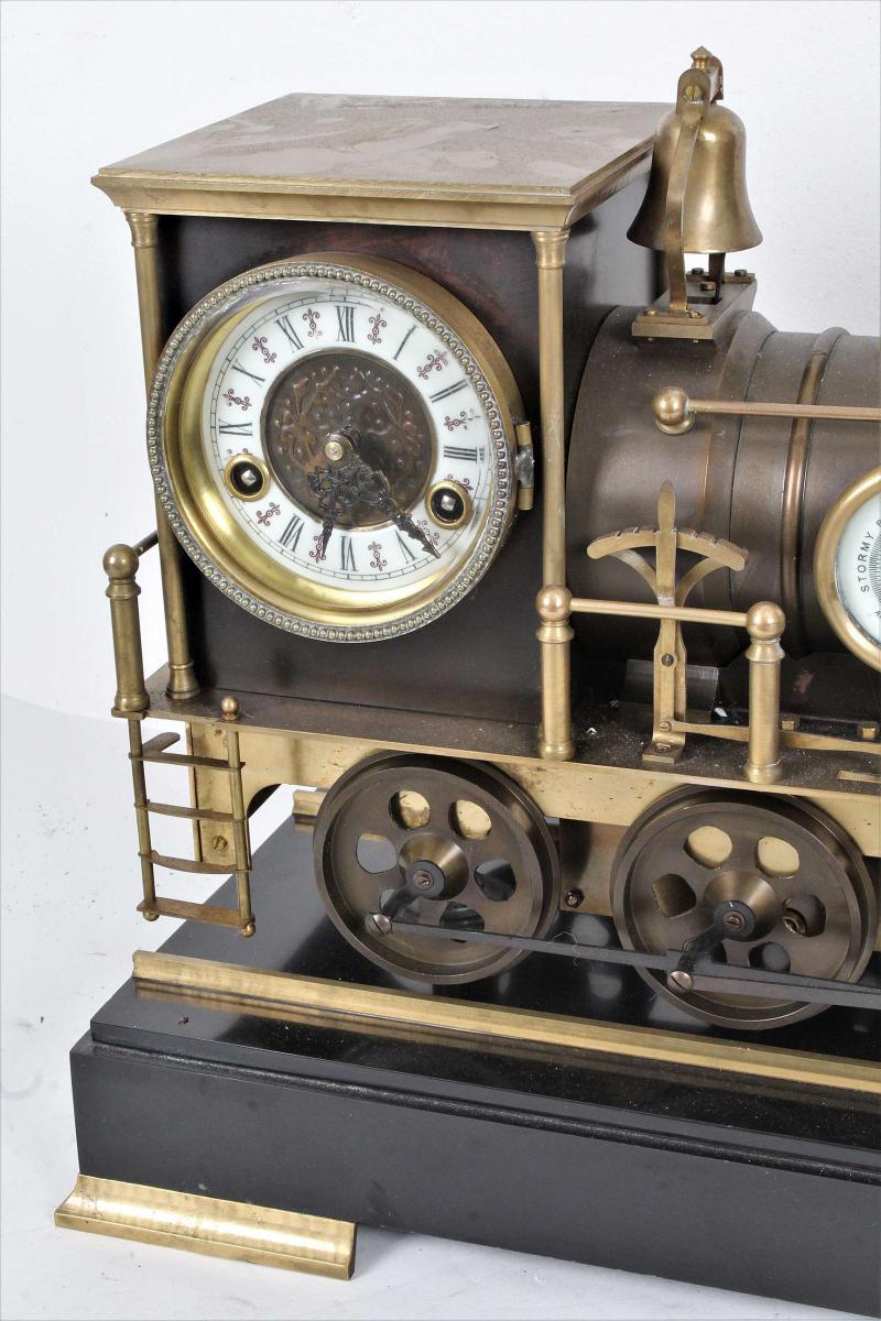 Automaton locomotive clock